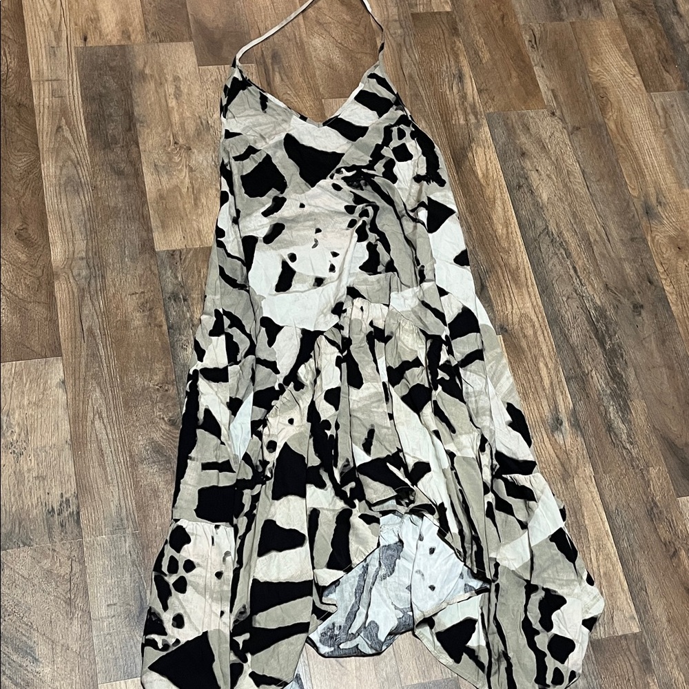 Chic Asymmetrical Black and White Dress Sport Ilustrated SWIM